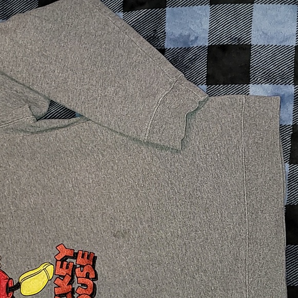 Y2k. Disney Store. Mickey Mouse. Pullover crewneck. Embroidered. Size Large. - Picture 3 of 15